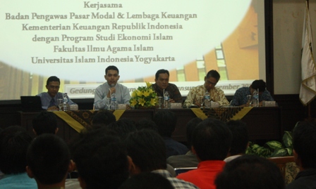 Pemateri dan Moderator Saat Berlangsung Seminar Nasional